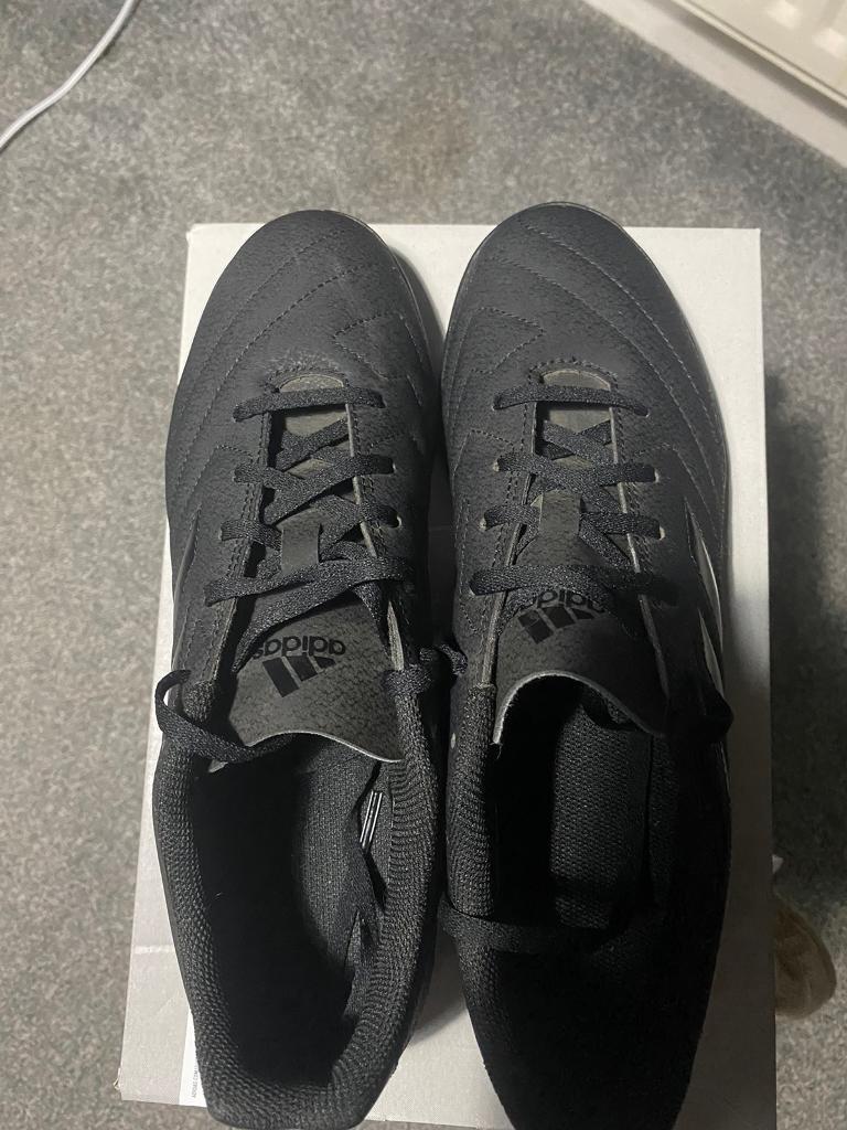 mens black adidas trainers size 10